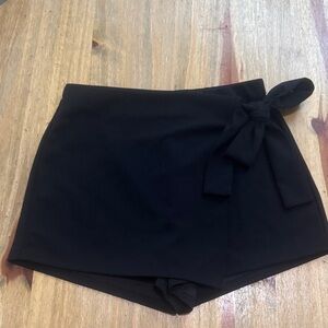 Iris Black Tie-Waist Women's Skorts